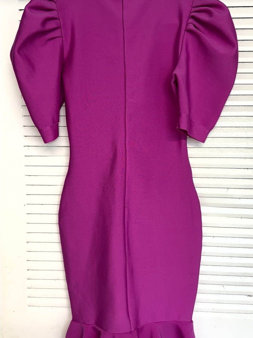 Women’s Midi Dress in Vibrant Magenta - Elegant Puff Sleeve Style - Picture 2 of 2
